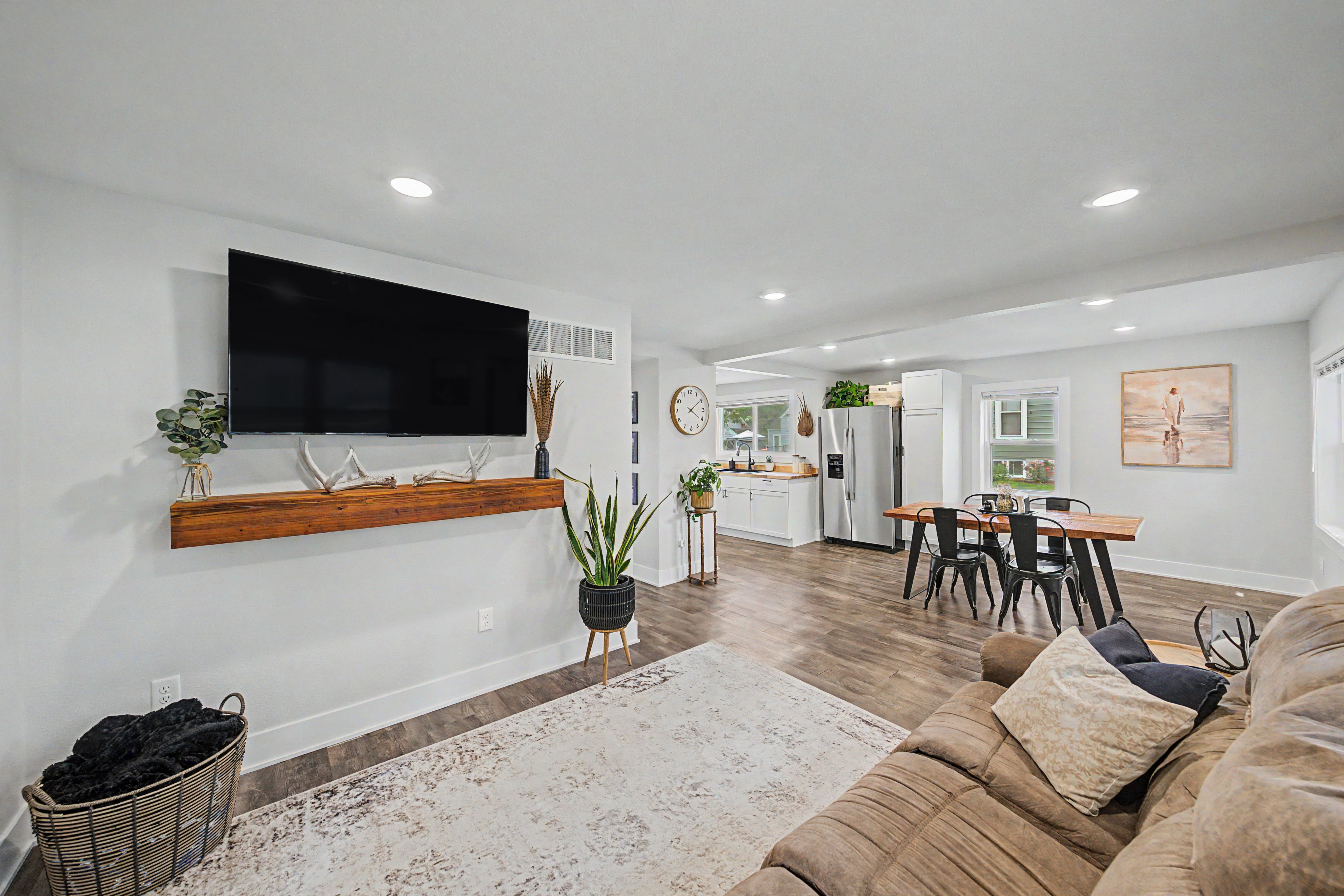 Listing Photo: 406 W Boston Ave, Indianola, IA 50125-12
